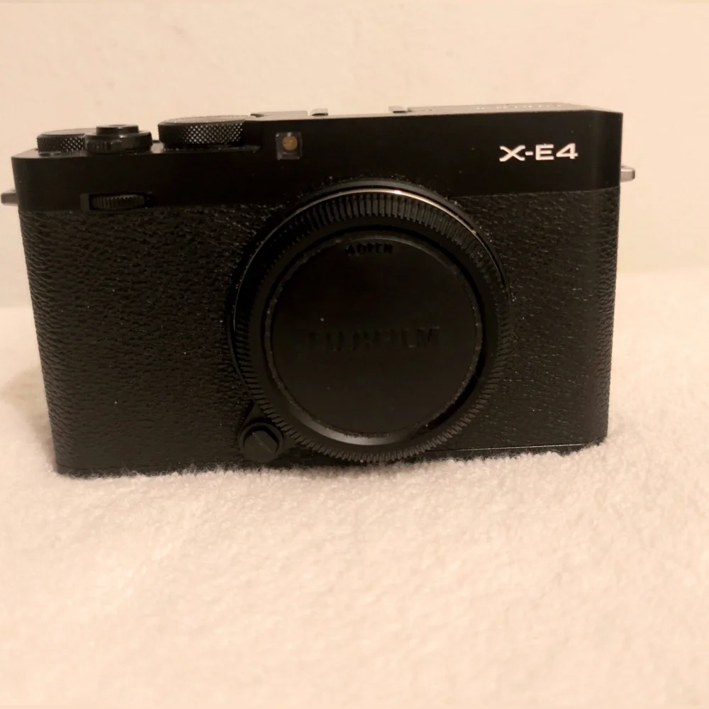 Fujifilm X-E4 Black Excellent Condition Updated NWOB Pls read Description
